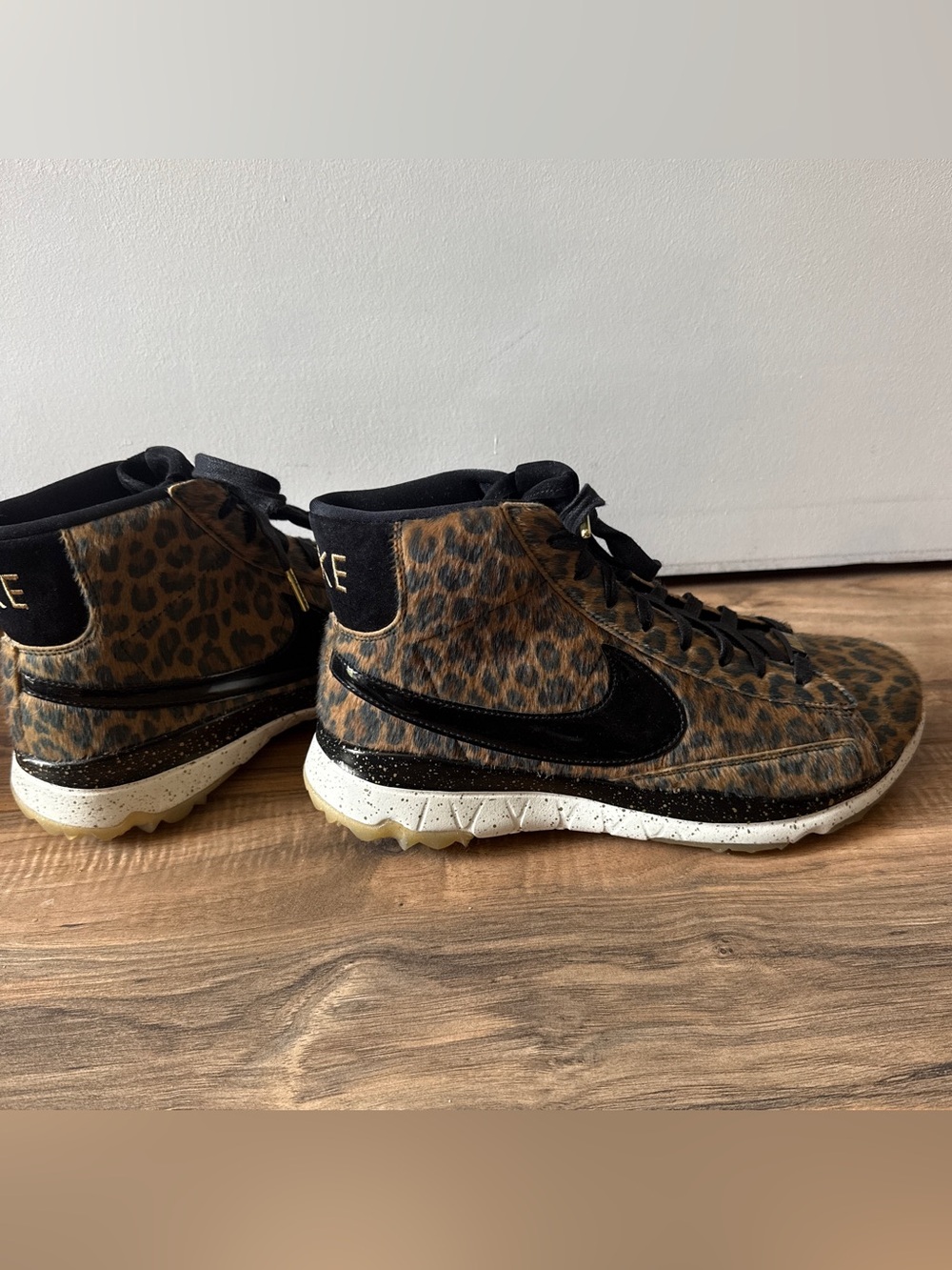 Super rare Nike Blazer women's spikeless golf shoes/sneakers size 10